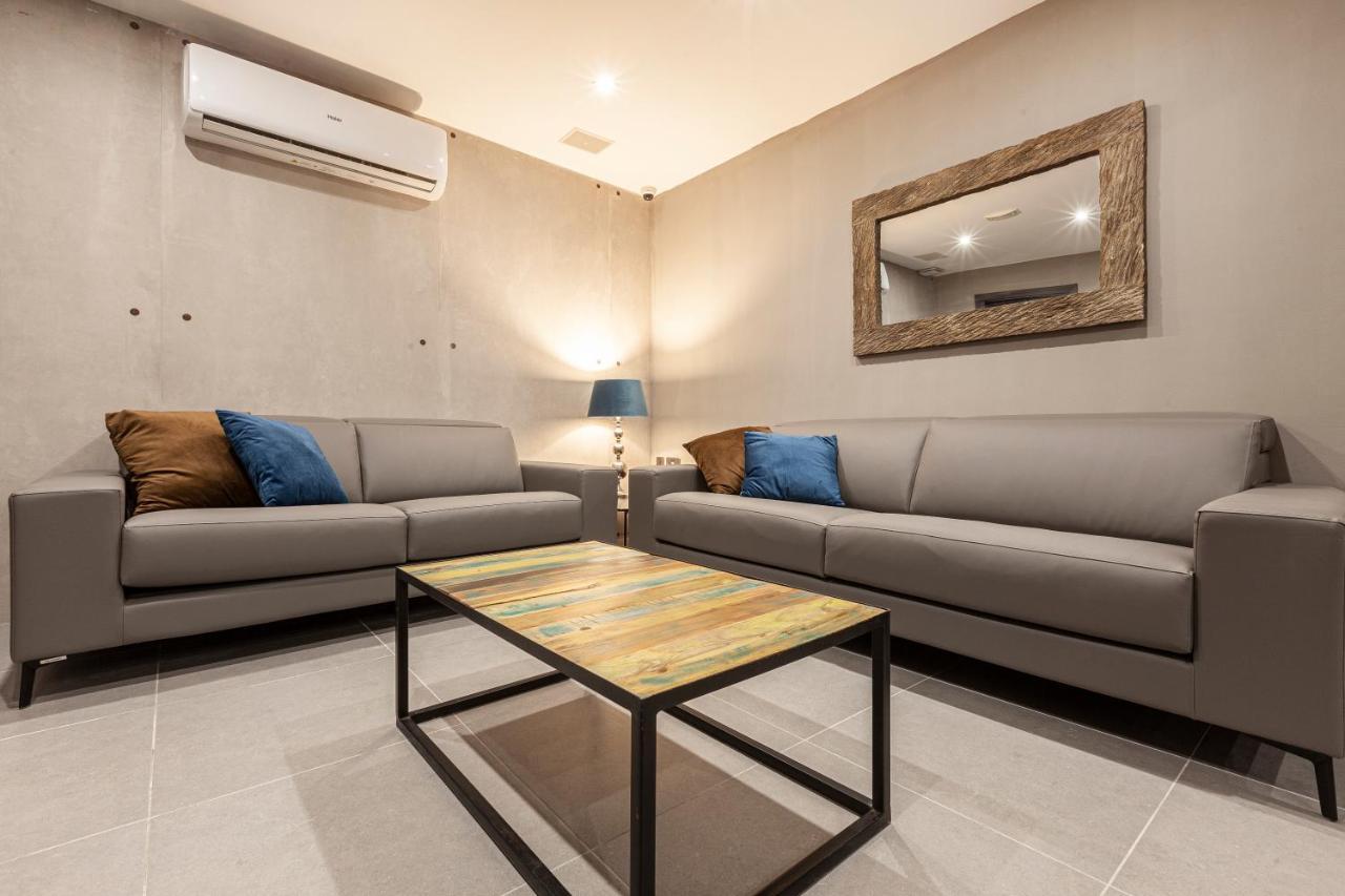 Charming,Comfortable And Centrally Located Group Accomodation Gzira Экстерьер фото