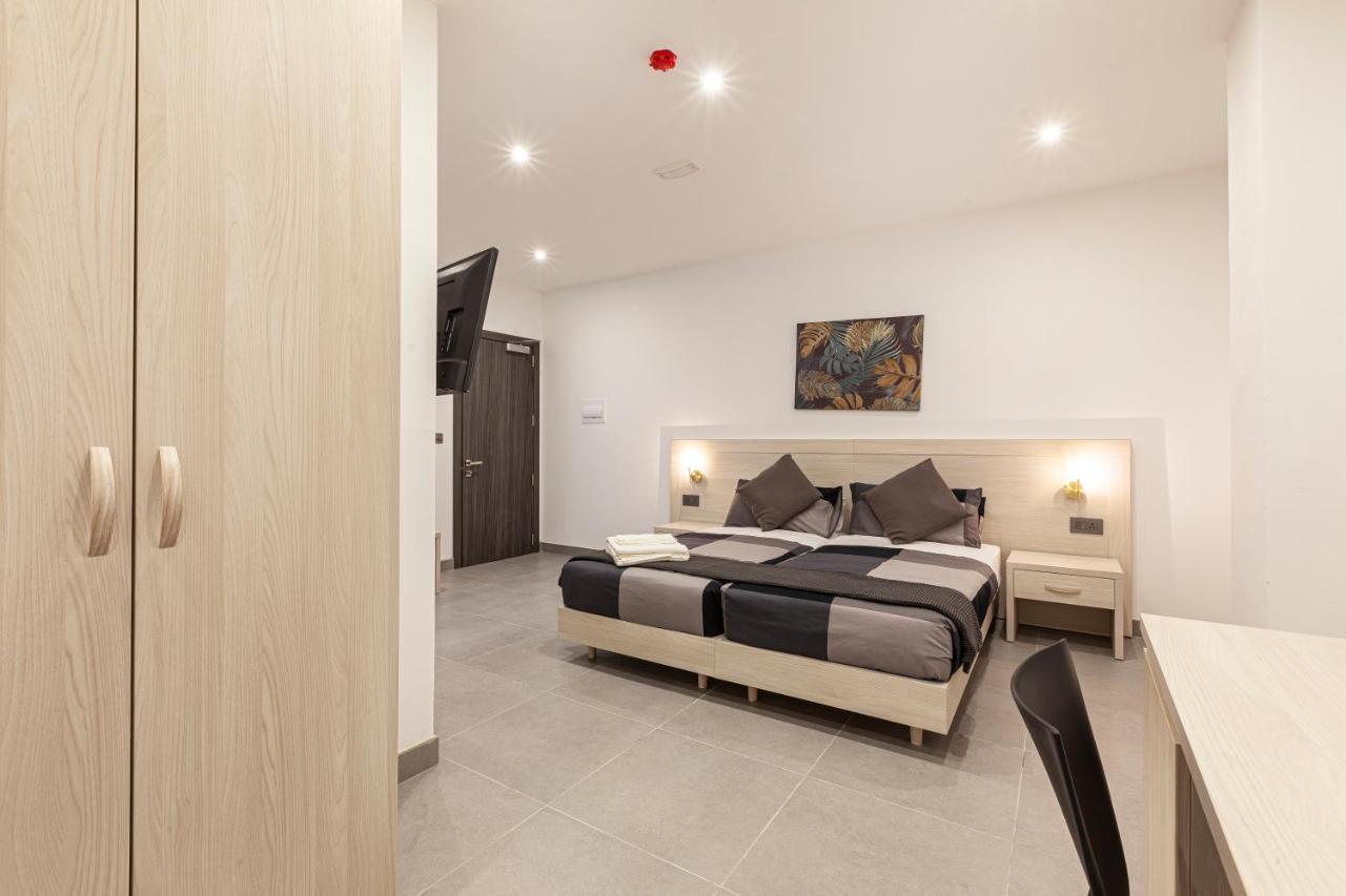 Charming,Comfortable And Centrally Located Group Accomodation Gzira Экстерьер фото